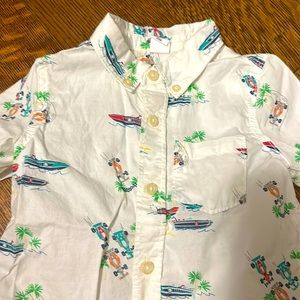 Baby Gap 2 yrs, button down, short sleeve, boats & race cars. Perfect condition